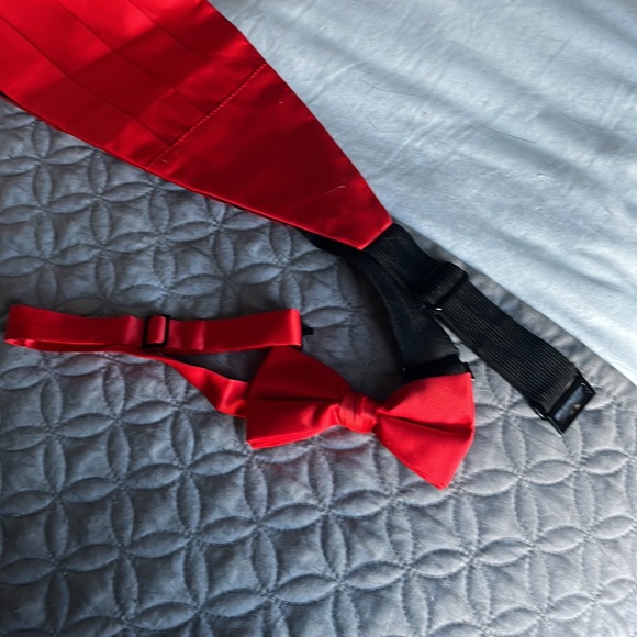 Costume Magician top hat w/ satin cummerbund, red bow tie , white gloves & wand - Picture 3 of 13